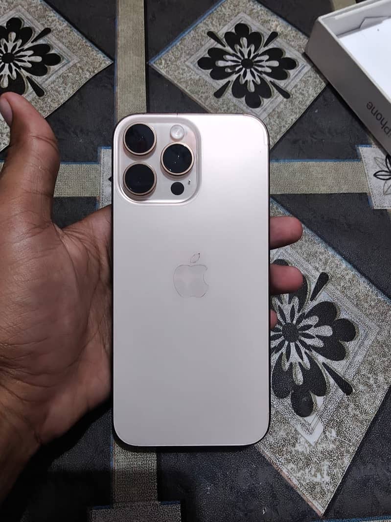 Apple iPhone 16 Pro Max 1
