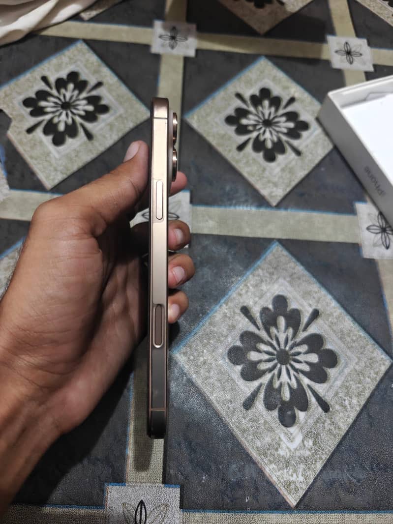 Apple iPhone 16 Pro Max 5