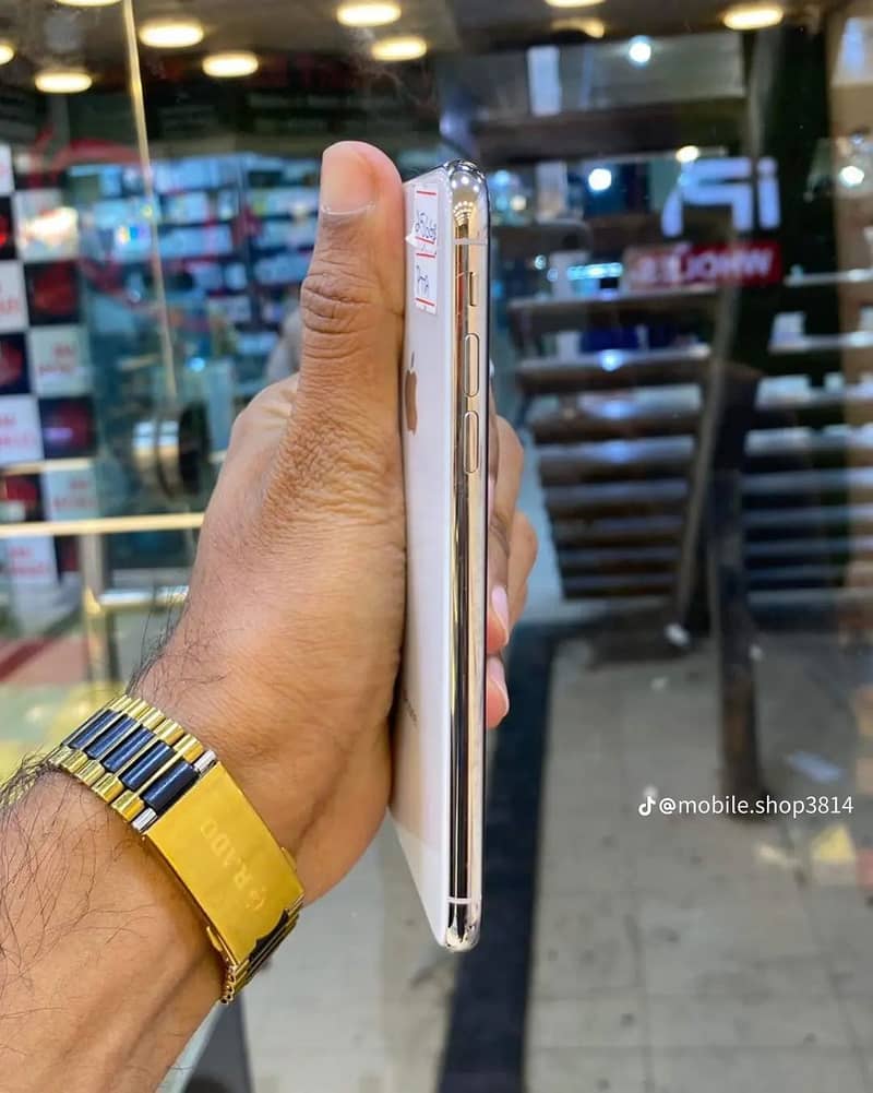 Apple iPhone XS Max 5