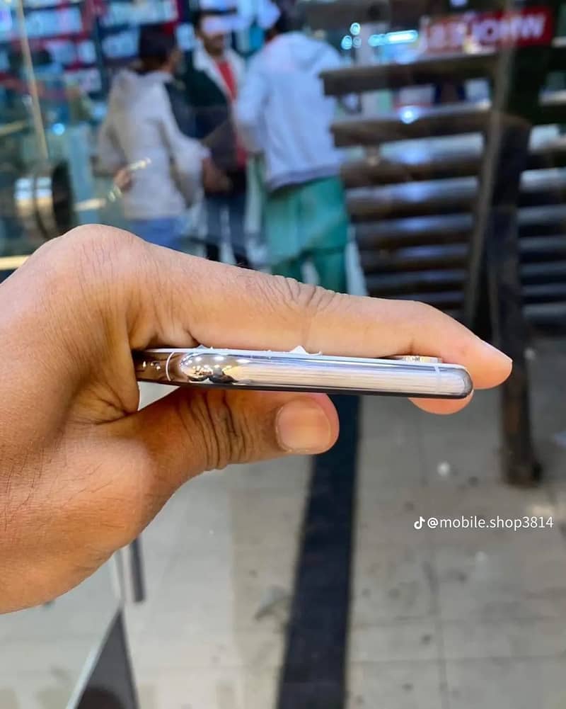 Apple iPhone XS Max 6