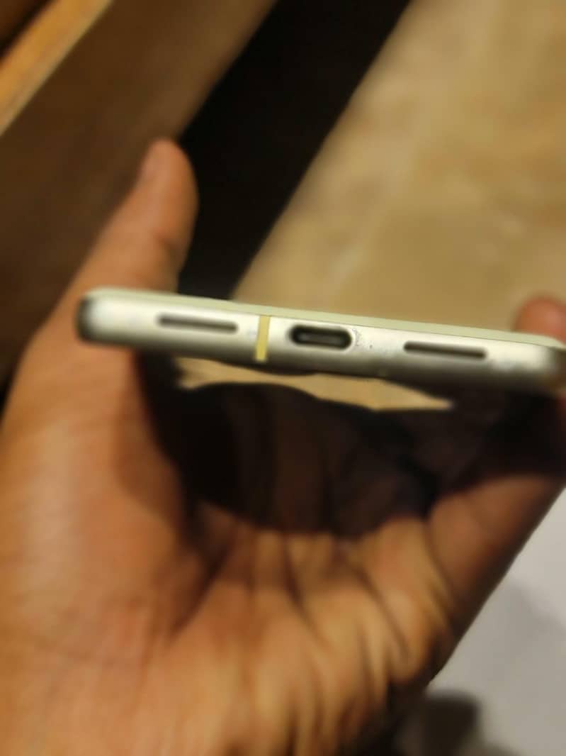 Google Pixel 7 4