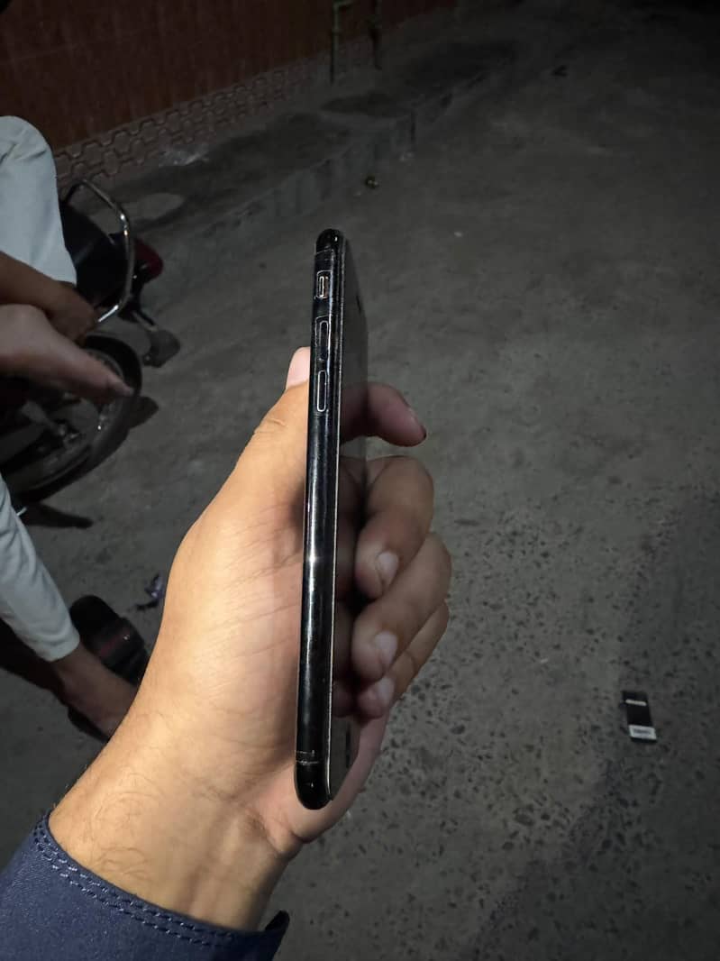 Apple iPhone 7 2