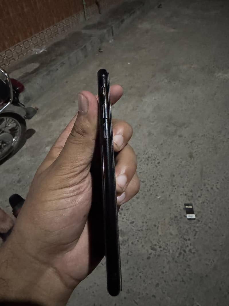 Apple iPhone 7 3