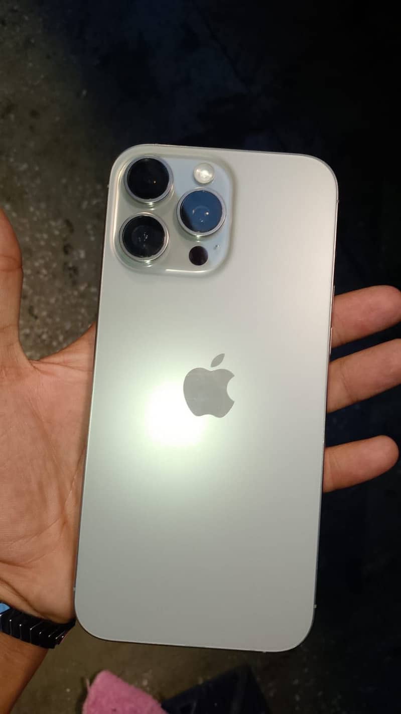 Apple iPhone 16 Pro Max 0