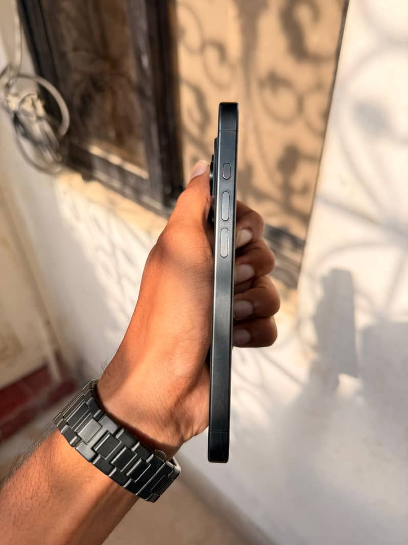 Apple iPhone 15 Pro 2