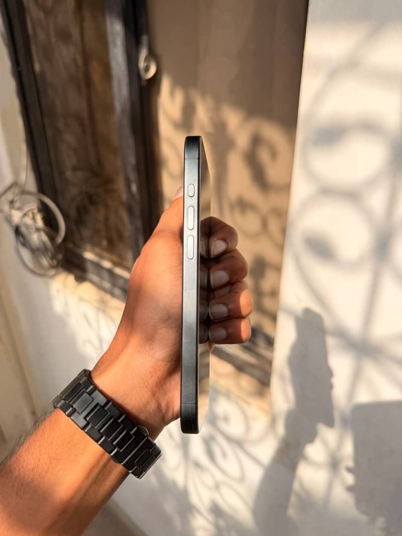 Apple iPhone 15 Pro 3