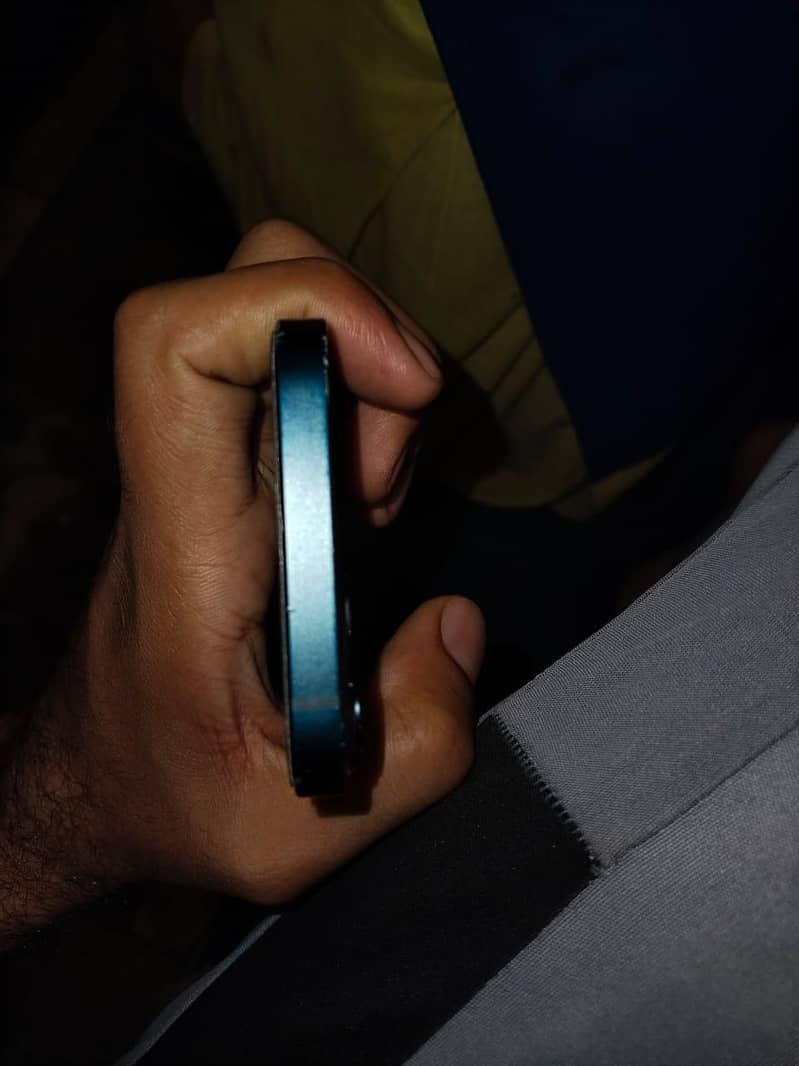 Apple iPhone 13 2