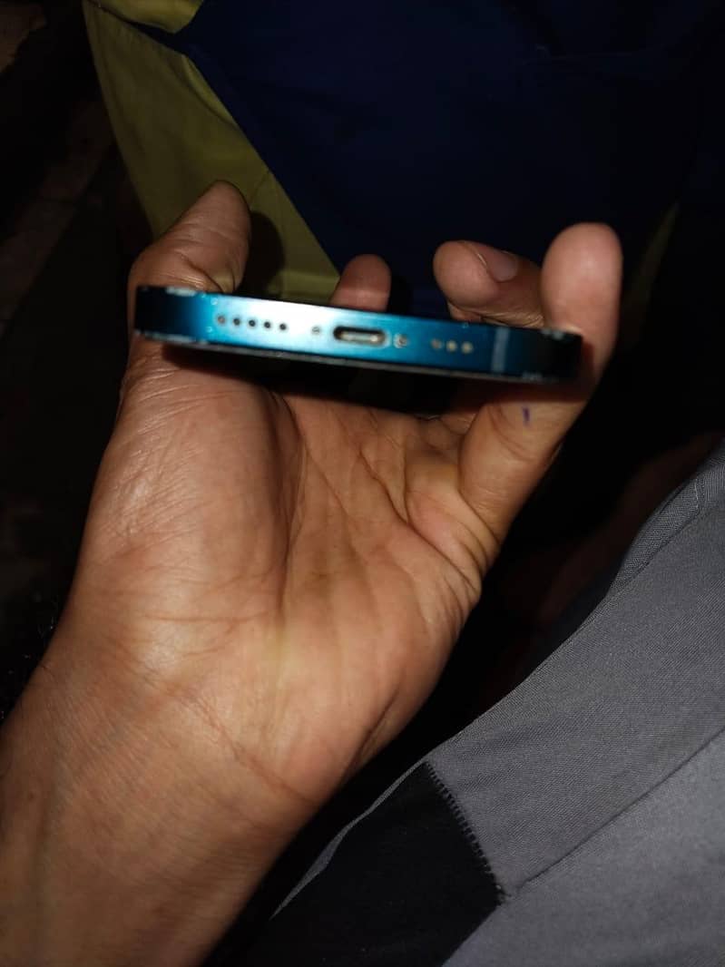 Apple iPhone 13 4