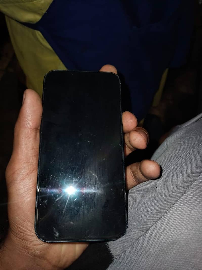 Apple iPhone 13 5