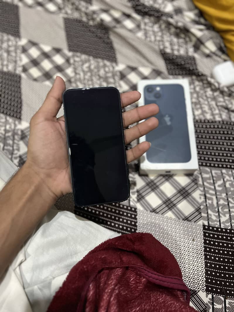 Apple iPhone 13 5