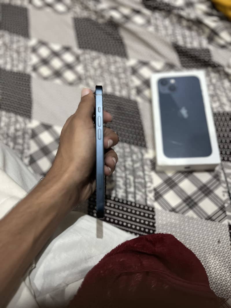 Apple iPhone 13 6