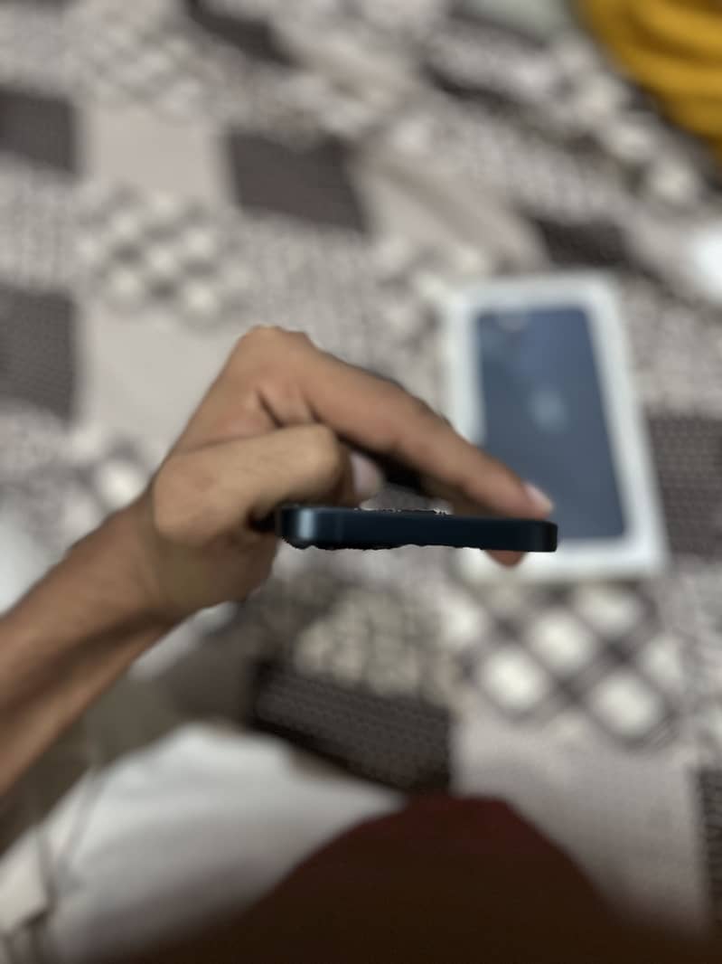 Apple iPhone 13 7