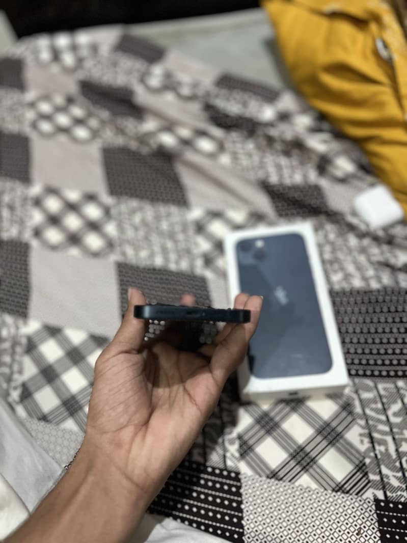Apple iPhone 13 9