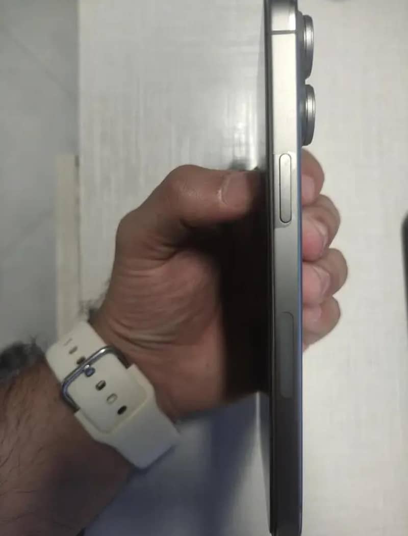 Apple iPhone 15 Pro Max 2