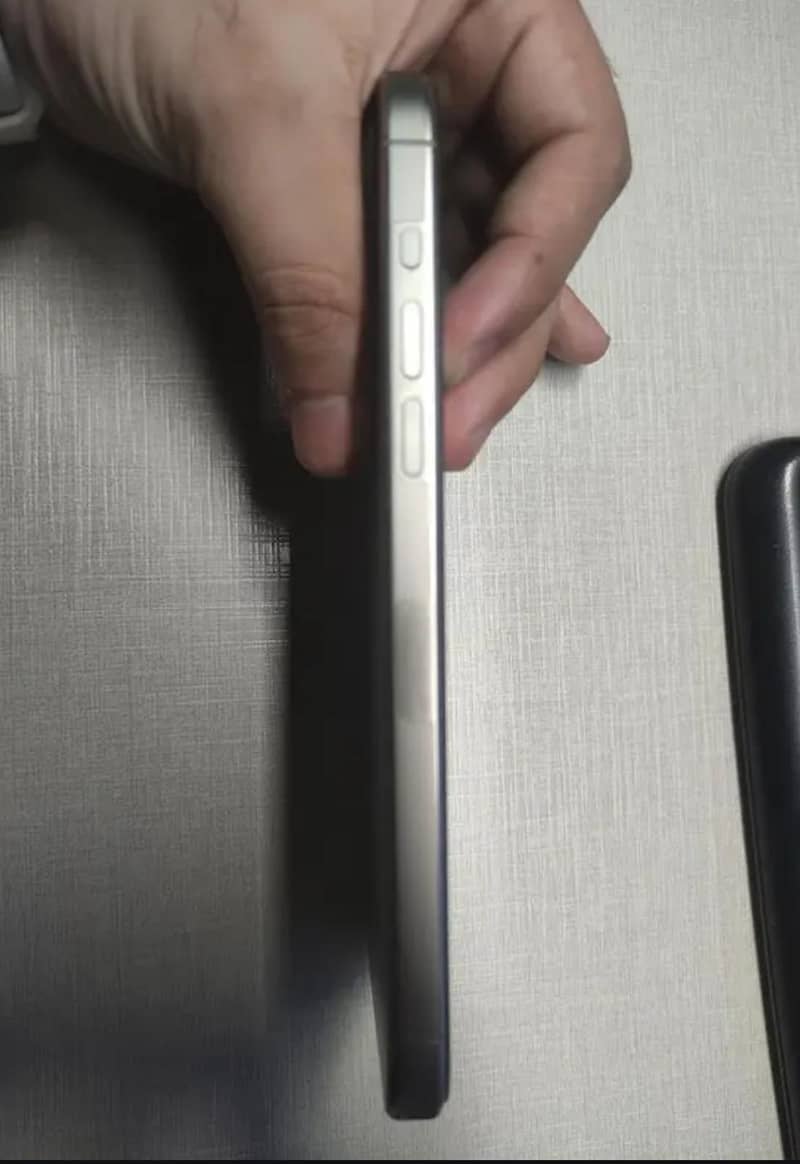 Apple iPhone 15 Pro Max 3