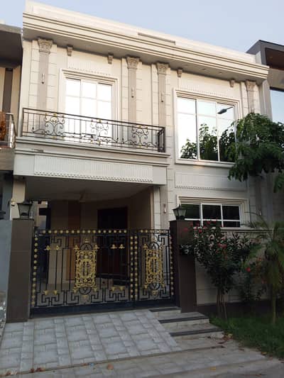 BRAND NEW 5 MARLA ELEGANT AND FULLY MAINTAINED SUPER HOT LOCATED BUNGALOW IS AVAILABLE IN THE C BLOCK OF DHA 9 TOWN LAHORE.
