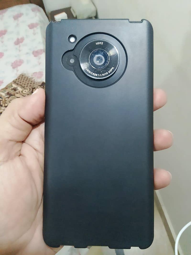 Sharp Aquos R7 12/256 3