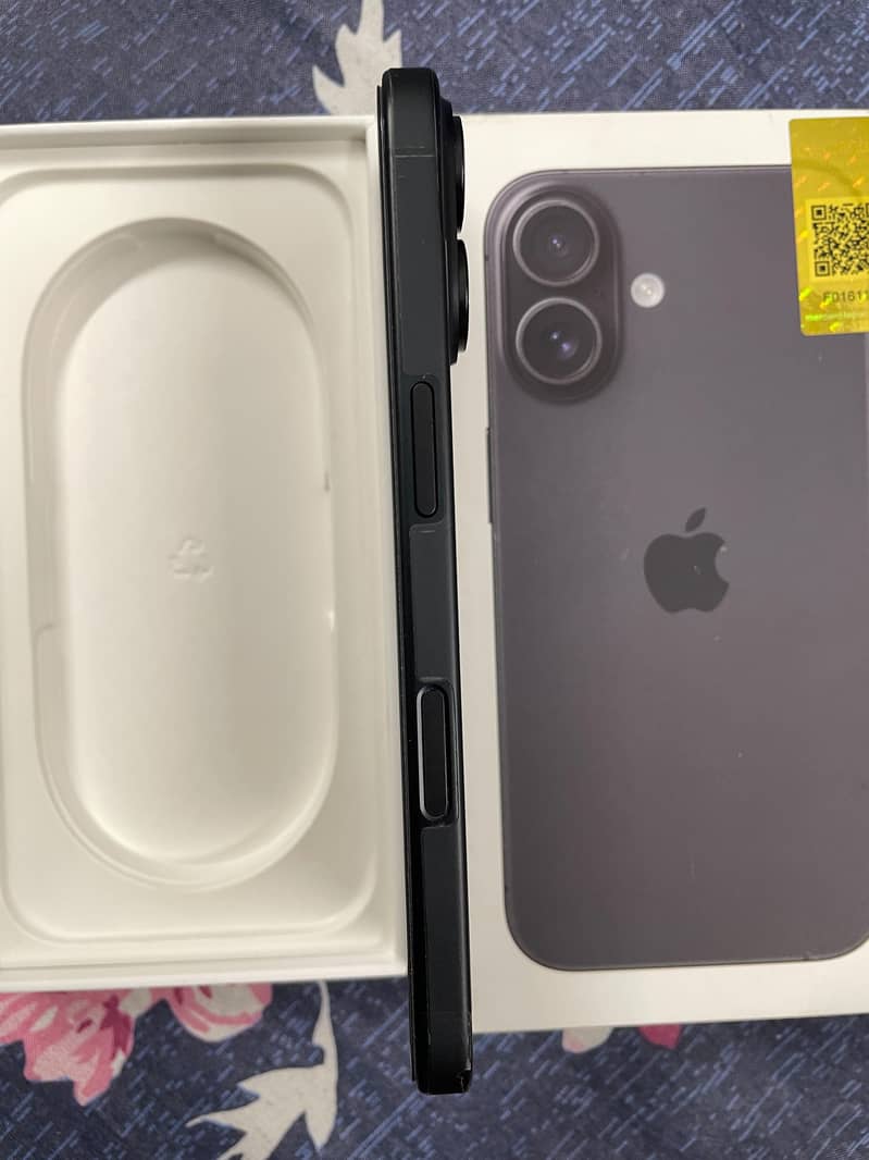 Apple iPhone 16 4