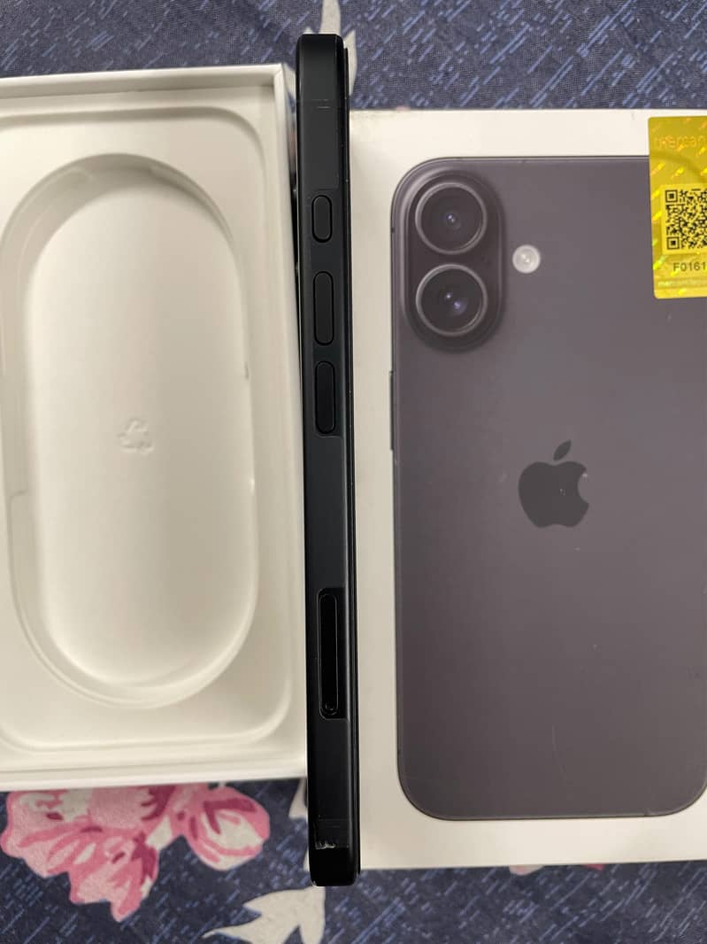 Apple iPhone 16 5