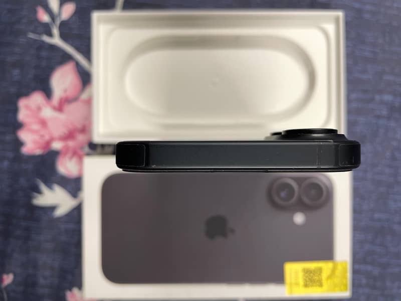 Apple iPhone 16 6