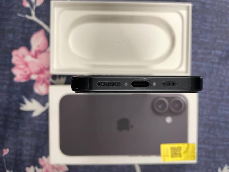 Apple iPhone 16 7