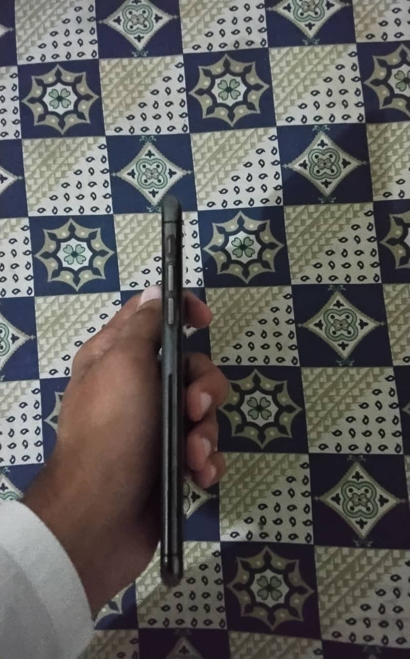 iPhone 11 Pro Max 4