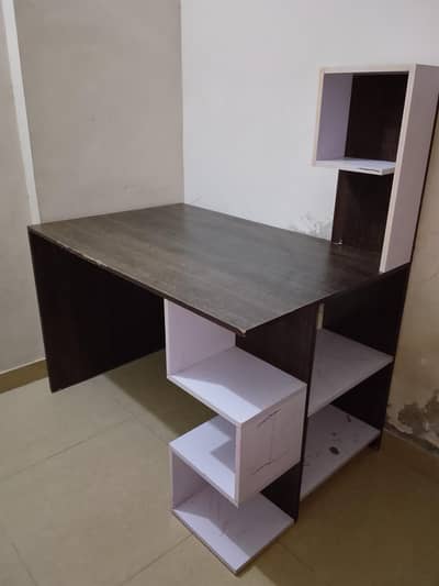 habit modern gaming and study table