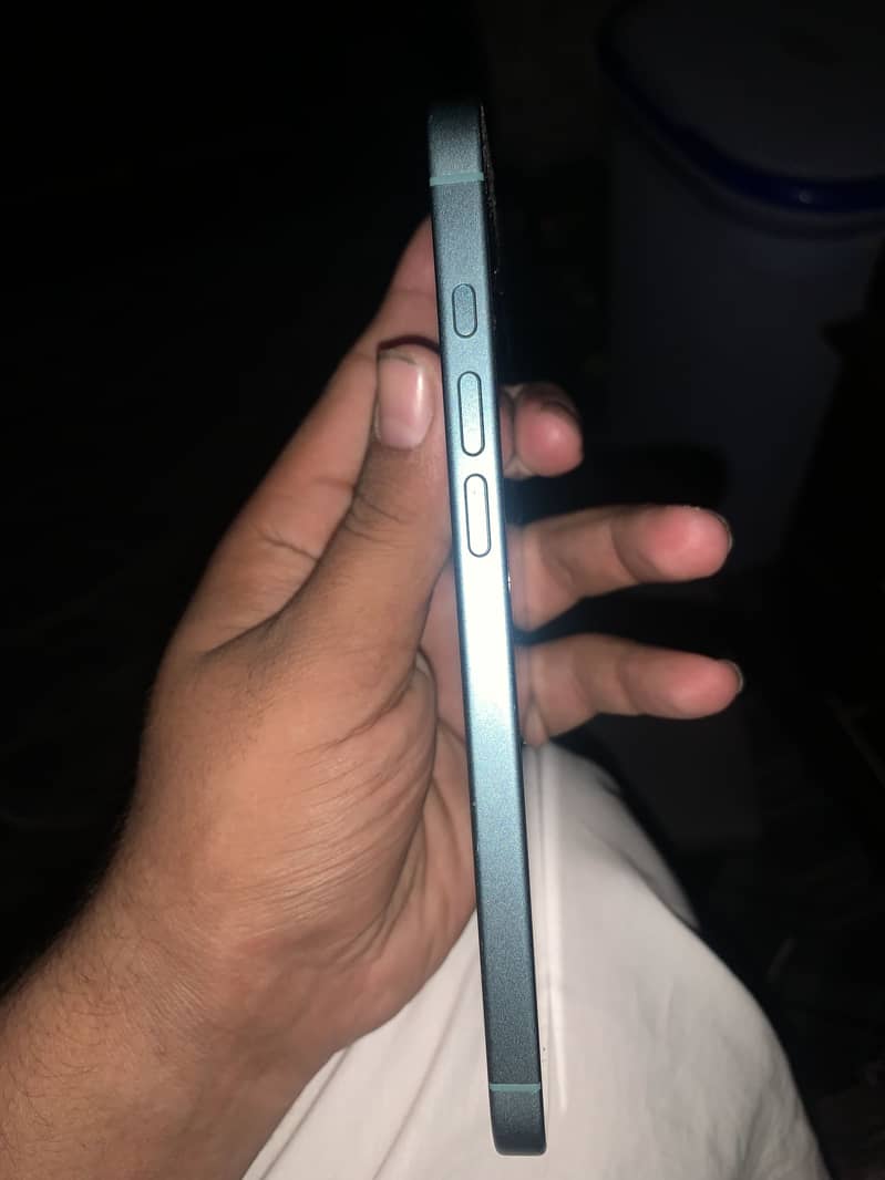 Apple iPhone 16 Plus 1