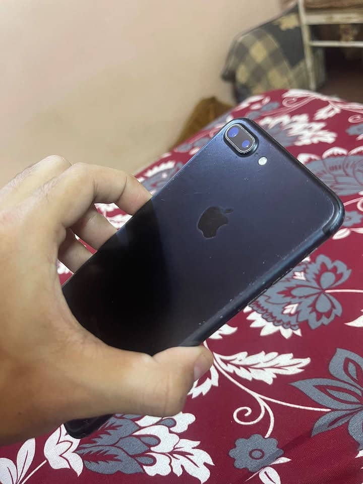 Apple iPhone 7 Plus 1