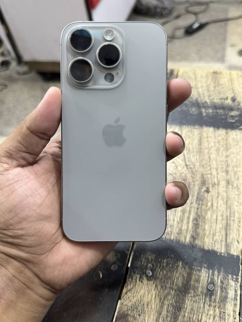 Apple iPhone 15 Pro 2