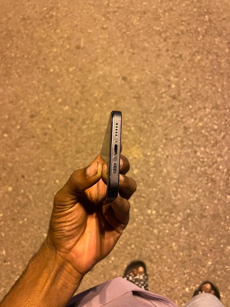 Apple iPhone 13 2