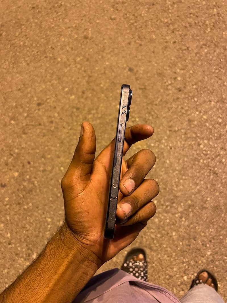 Apple iPhone 13 4