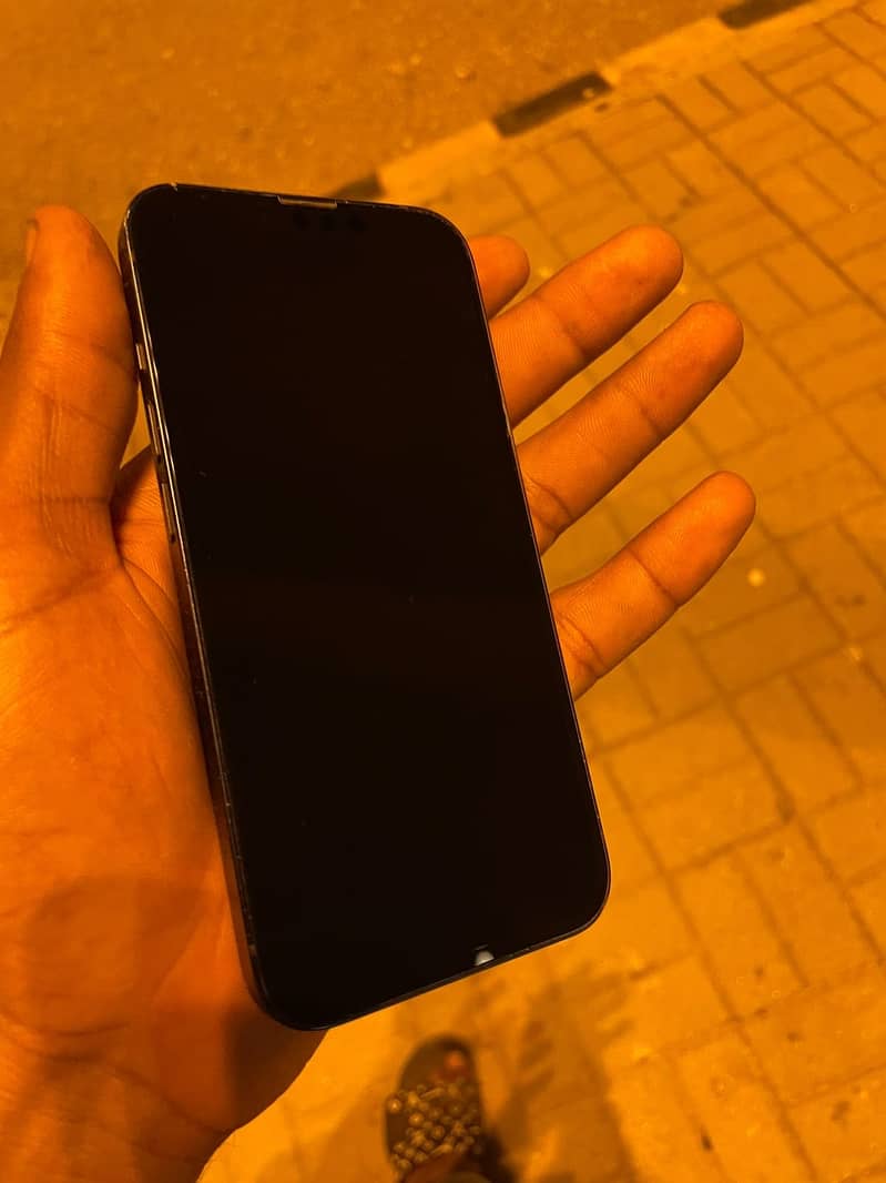Apple iPhone 13 8