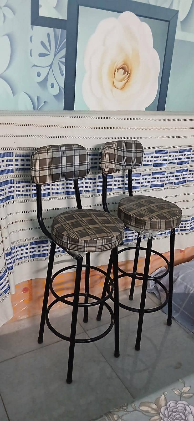 2 chairs 0