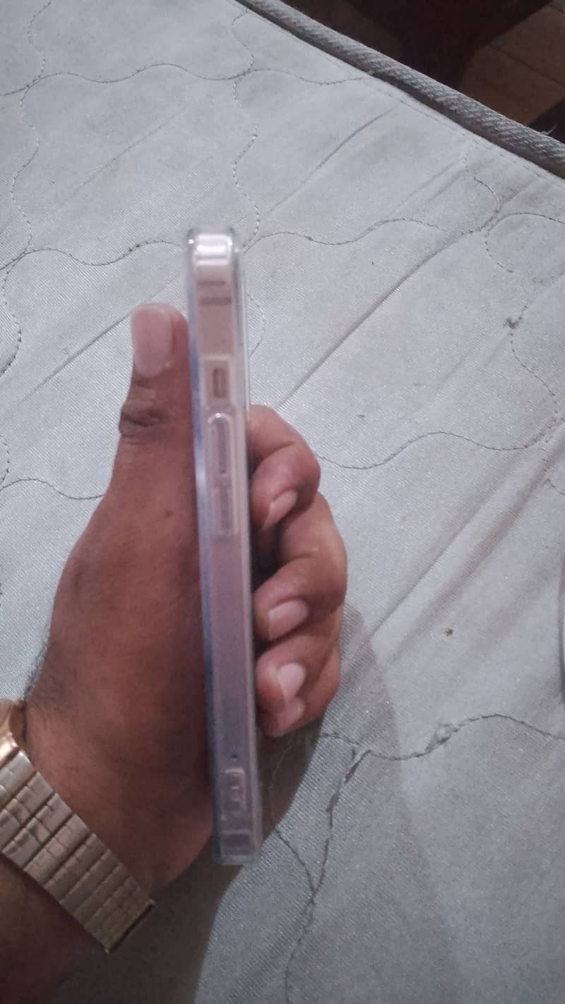 Apple iPhone 13 3