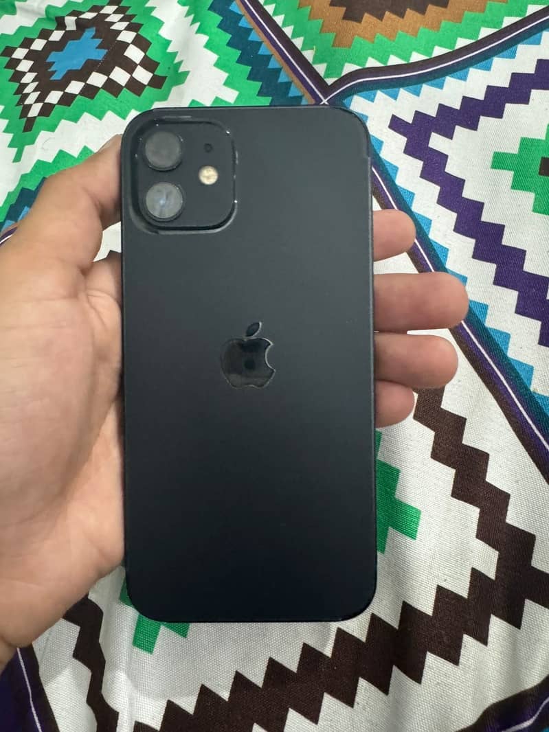 Apple iPhone 12 4