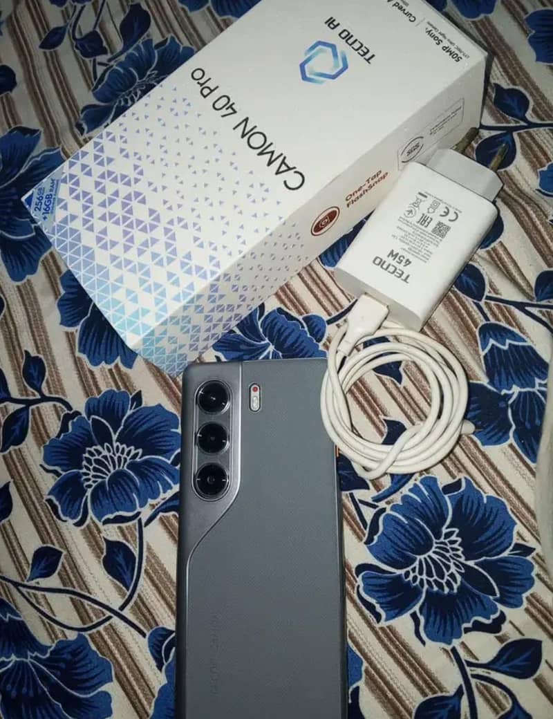 Tecno CAMON 40 Pro 1