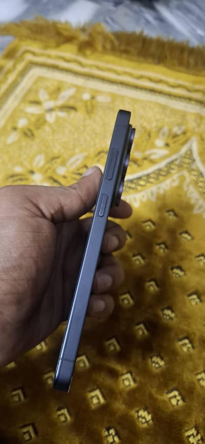 s26 Ultra 12/512 9.5 by 10 factory unlock sim time used box and phone