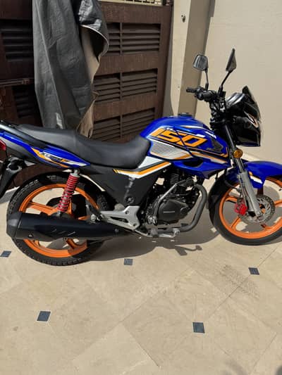 Cb150f SE BlueColor very less used For sale