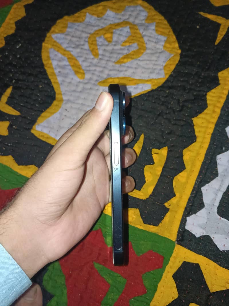 Apple iPhone 15 Pro 2
