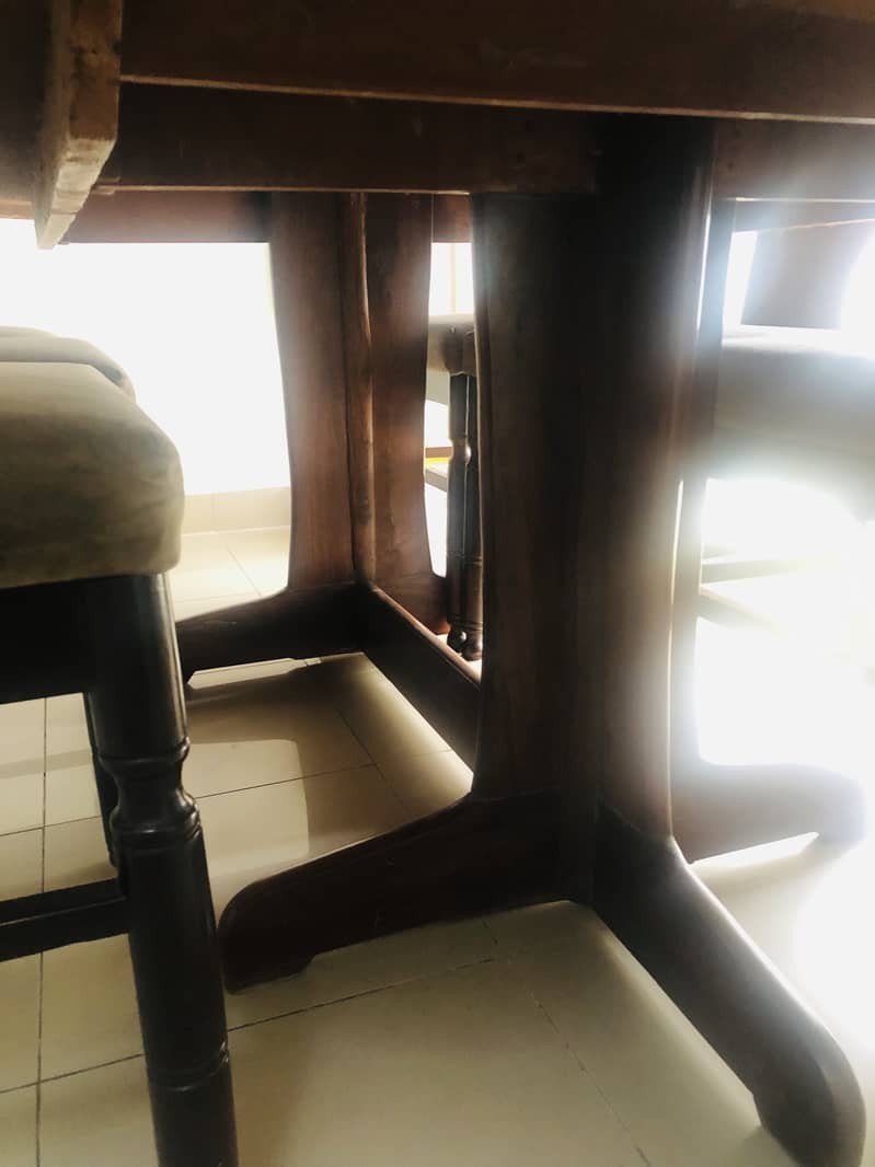 Dining table six seater 5