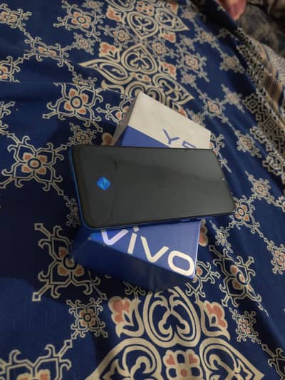 Vivo Y51 4/128 with box only display me tok shade ha dual sim pta hi