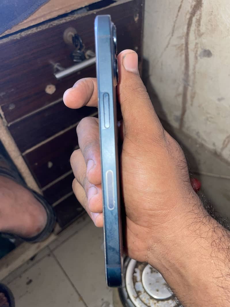Apple iPhone 13 0
