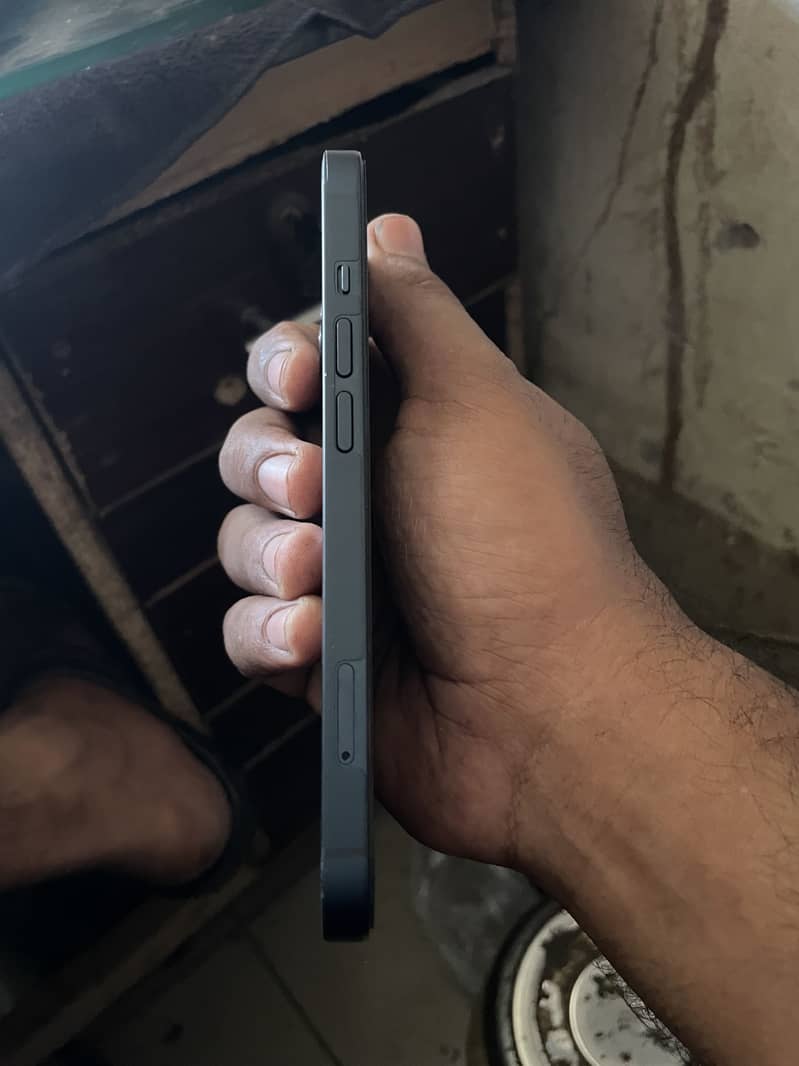 Apple iPhone 13 2