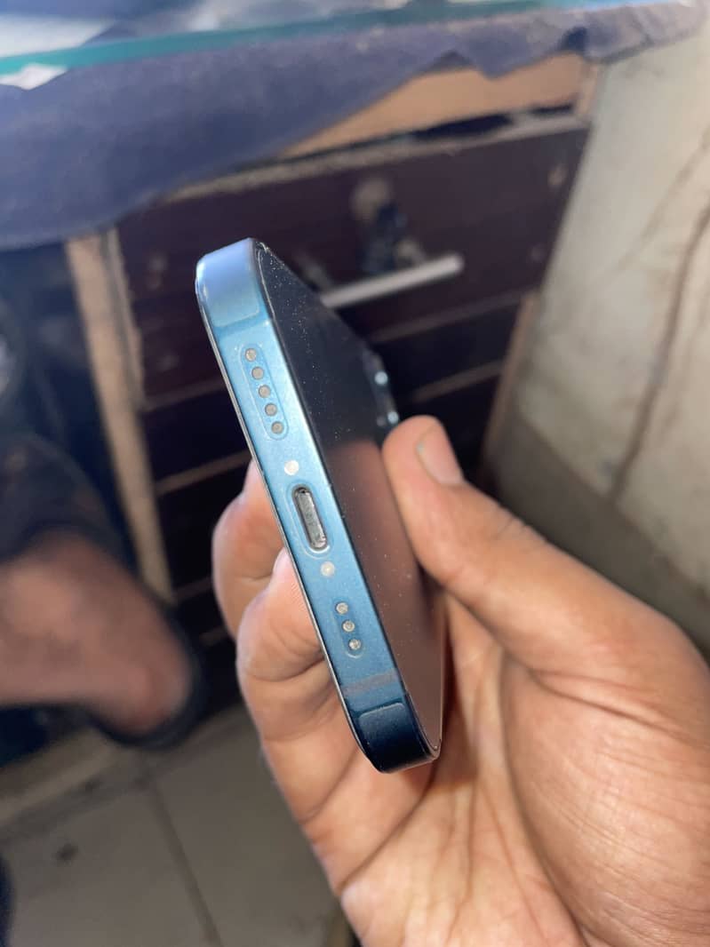 Apple iPhone 13 5