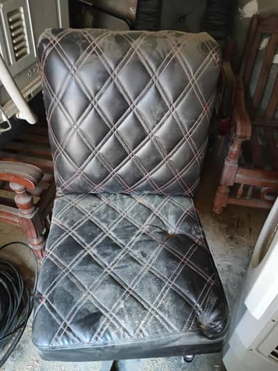 1 chair available condition perfect