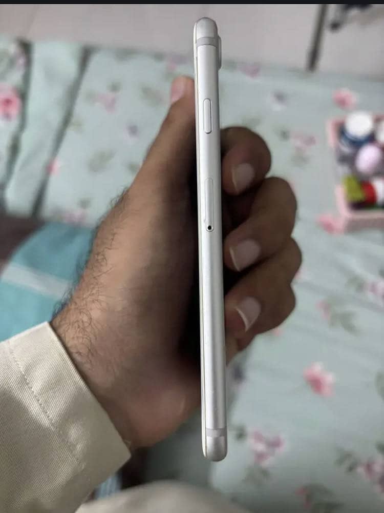 Apple iPhone 7 0