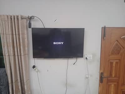 ORIGINAL SONY 40,,INCH SIMPLE LED 10BY10 CONDITION