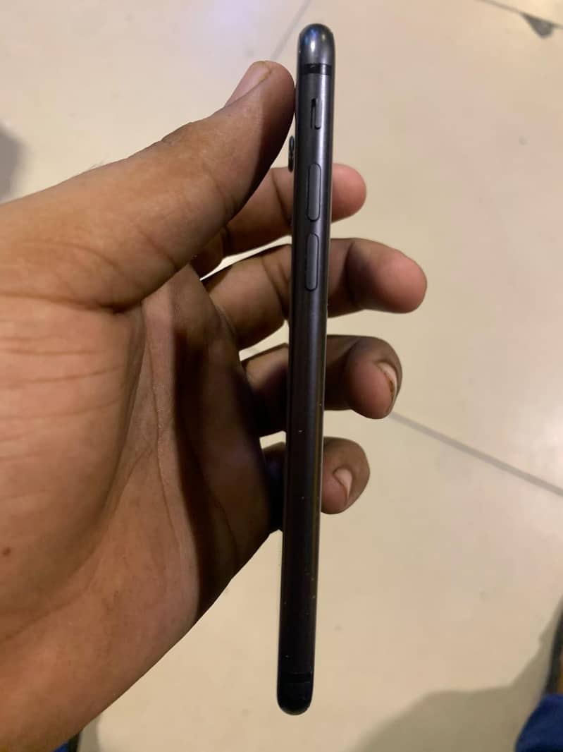 Apple iPhone 8 3