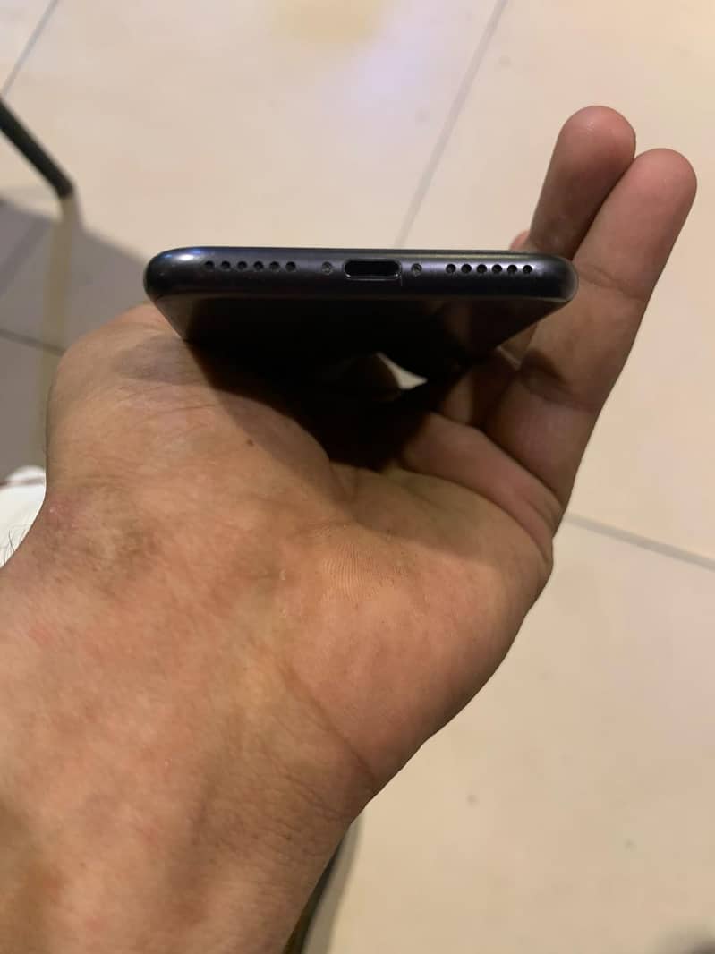 Apple iPhone 8 4